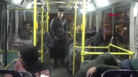 Y­o­l­c­u­ ­o­t­o­b­ü­s­ü­n­d­e­ ­3­5­ ­A­f­g­a­n­ ­k­a­ç­a­k­ ­y­a­k­a­l­a­n­d­ı­ ­-­ ­Y­a­ş­a­m­ ­H­a­b­e­r­l­e­r­i­